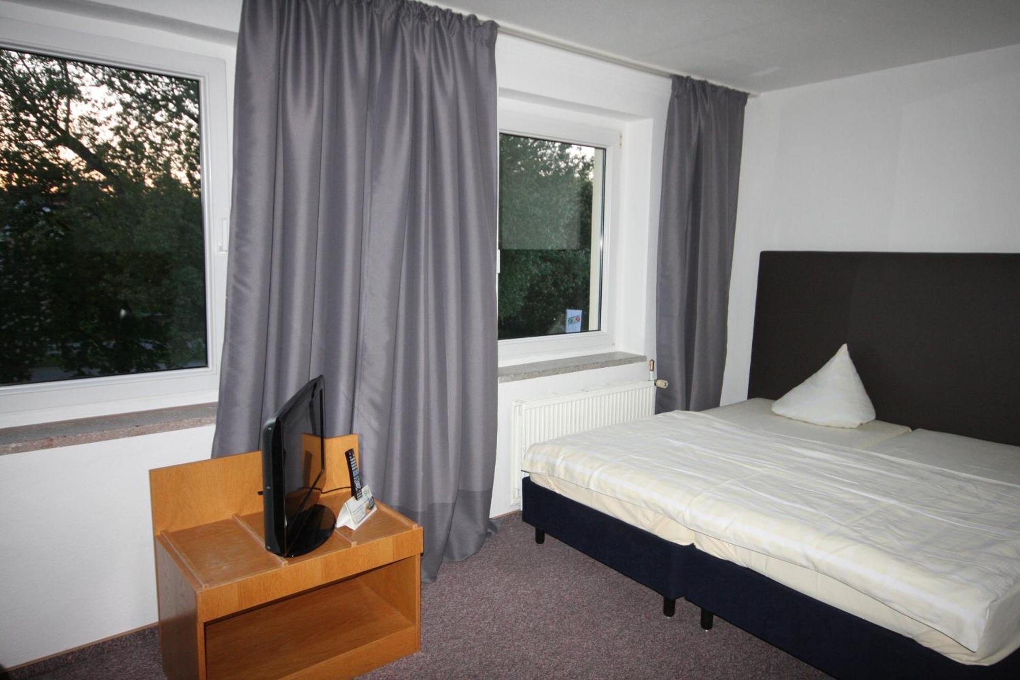 Sl'Otel Budget Bernburg Habitación foto